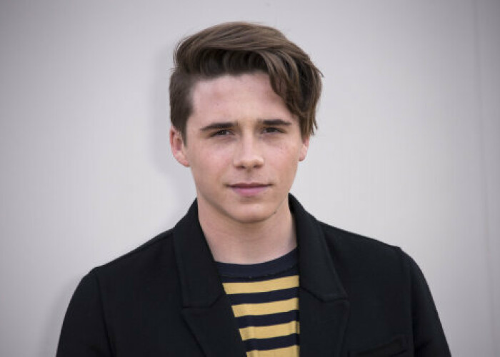 Abia si-a luat permisul de conducere, dar prima lui masina e incredibila. Ce bolid conduce Brooklyn Beckham la doar 17 ani