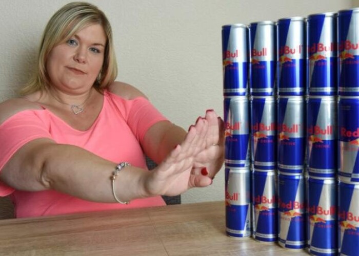 Femeia care a baut 20.000 de doze de energizant in 11 ani. Cati bani a cheltuit pentru viciul sau: Am incercat sa ma opresc, dar n-am putut
