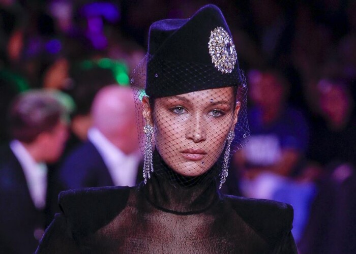 Publicul a ramas fara cuvinte! Cum a aparut Bella Hadid la Paris: a lasat tot sa se vada!