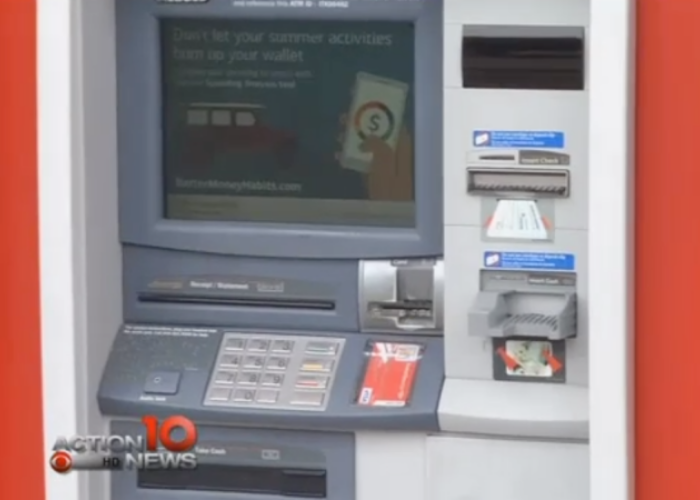 A mers la bancomat si in loc de bani a primit un biletel! A avut un soc cand a citit ce scria