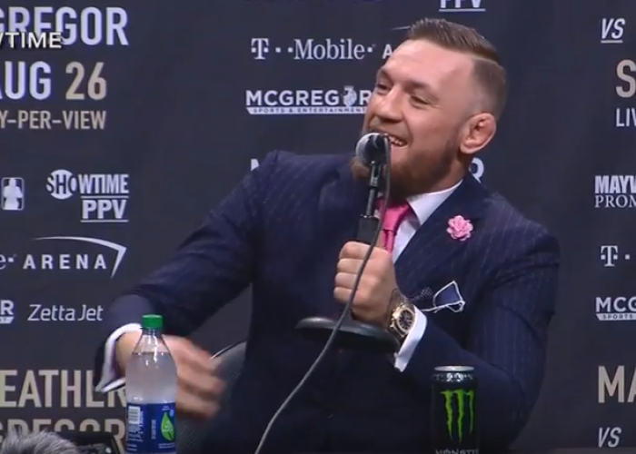 Costumul cu mesaj obscen purtat de McGregor a ajuns la vanzare. Cat costa