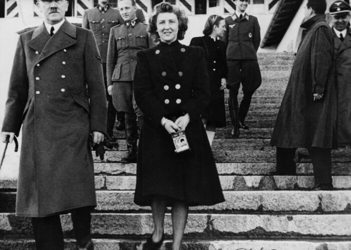 Citeste AICI povestea parintilor nazisti care si-au botezat copiii cu numele lui Hitler: