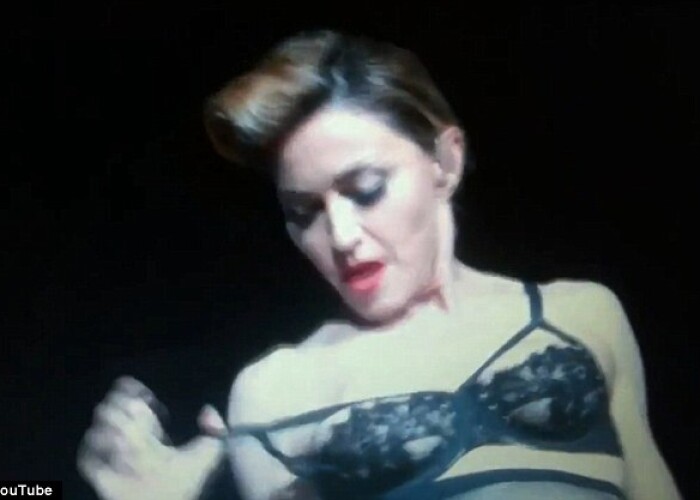 Gest disperat al Madonnei pe scena din Istanbul VIDEO