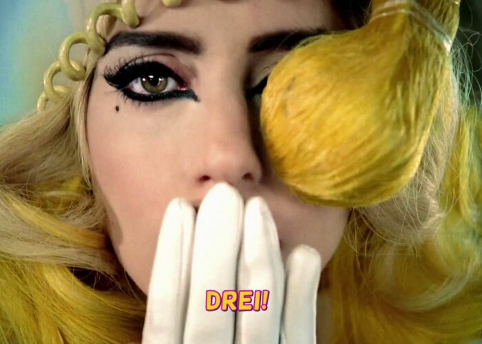 Lady Gaga, lovita in cap in timpul unui concert VIDEO