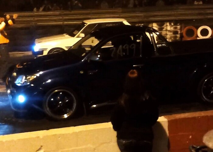 EPIC FAIL! Cel mai incompetent “sofer” de liniute! Spectatorii s-au stricat de ras cand au vazut faza asta! VIDEO