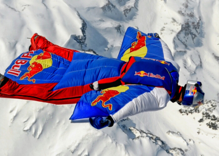 Rusul asta a stabilit un record fara precedent: S-a aruncat in gol direct de pe Everest: Este un sentiment pe care il traiesti o singura data
