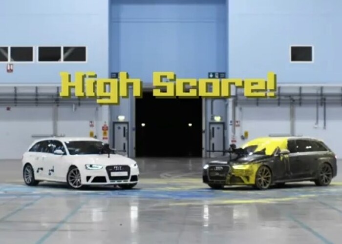 Audi RS 4 vs Audi RS 4, duel nu la viteza ci la .. paintball: Cat de sportiv poate sa fie Station Wagon