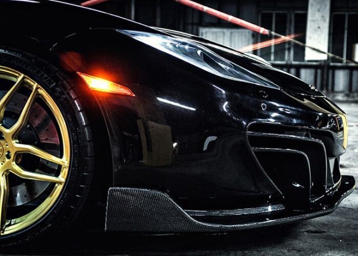 Britanicii au dureri de cap! Abia lansat, McLaren P1 e amenintat de un model considerat invechit!