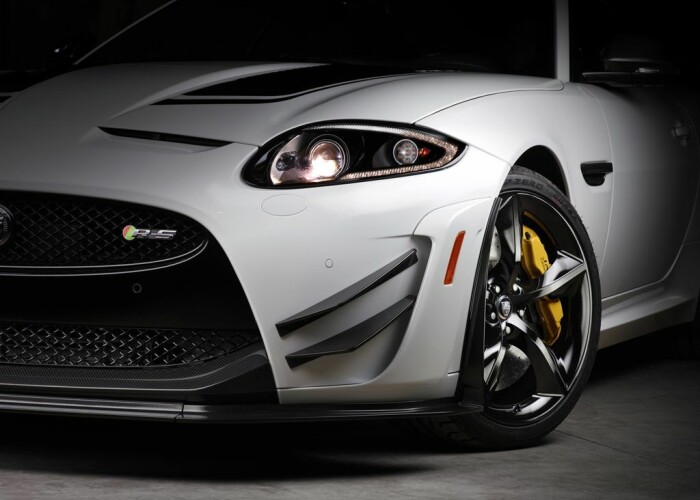 Jaguar XKR-S GT – mai periculos decat prevede legea! VIDEO