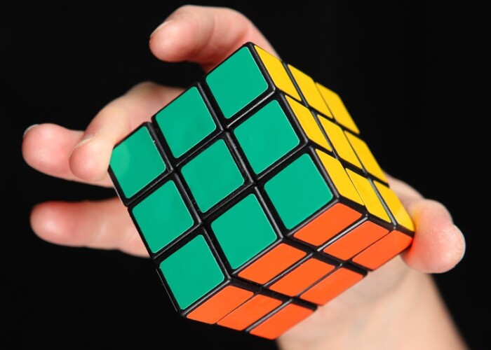 43 de cvintilioane de pozitii posibile, o singura solutie: Cum sa rezolvi un cub Rubik! VIDEO