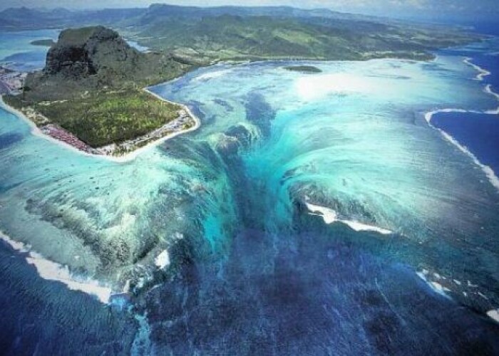 O minune descoperita in Oceanul Indian: Cum arata cascada subacvatica descoperita in apropiere de Madagascar: FOTO:
