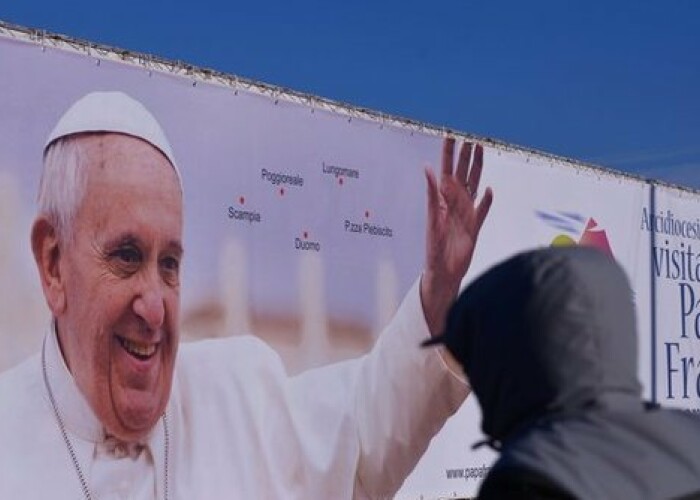 Sfantul Gennaro il iubeste pe papa ! Miracol produs la Napoli, in prezenta Papei Francisc! VIDEO