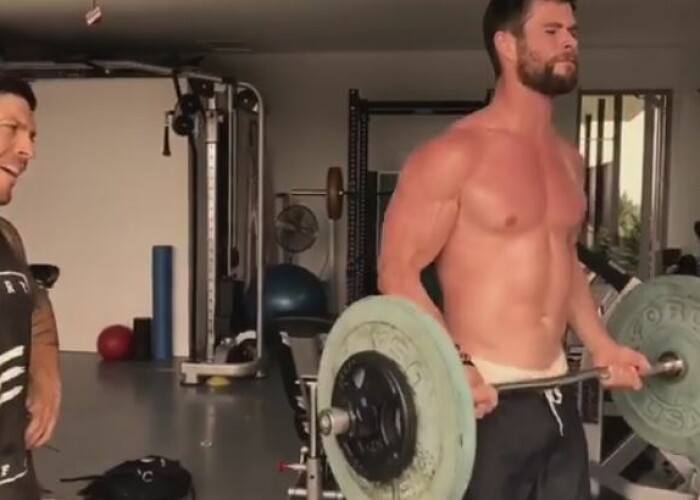 Nu degeaba el este THOR! Cum se antreneaza actorul Chris Hemsworth ca sa arate ca un semi-zeu