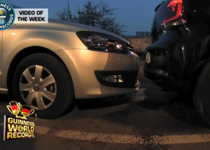 VIDEO: Nou record mondial pentru parcare dintr-o bucata in cel mai ingust loc!