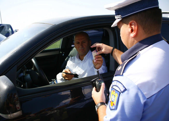 Amenzile te usuca de bani? Un francez te invata cum sa te razbuni pe politisti!