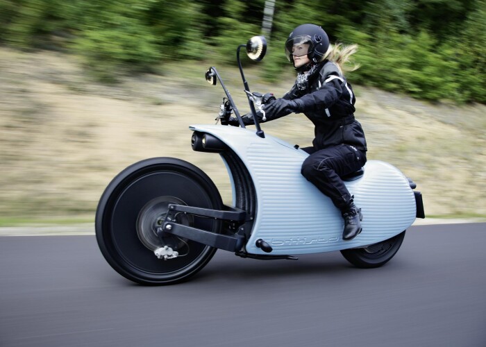 Electrica, 2 roti si cea mai ciudata forma de motocicleta pe care ai vazut-o pana acum VIDEO