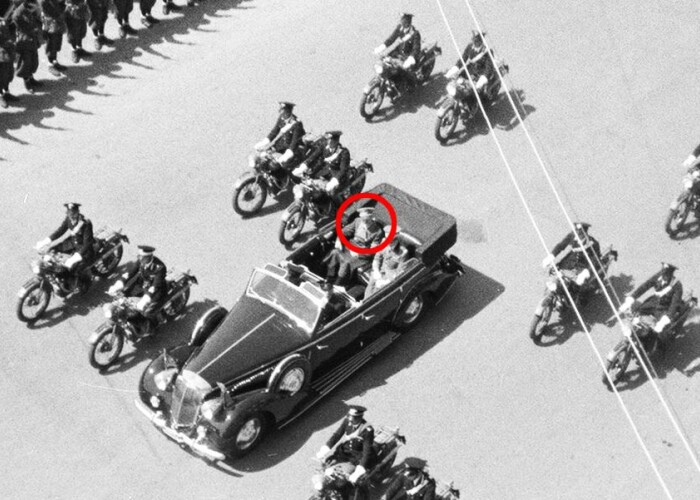 Au fost descoperite intr-un magazin de chilipiruri: Imagini nemaivazute cu Adolf Hitler! FOTO