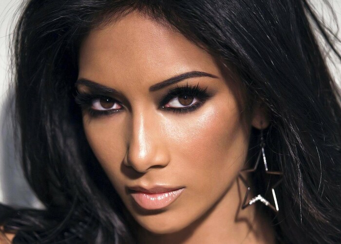 Femeia perfecta are buzele lui Nicole Scherzinger si ochii lui Kim Kardashian! Cum arata Femeia perfecta: