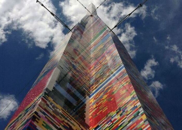 A intrat in Record Guinness: Asa arata cel mai inalt turn din piese Lego! VIDEO