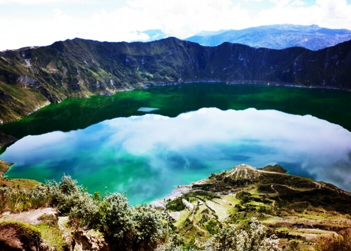 Cum arata unul dintre cele mai impresionante lacuri din LUME: Lacul vulcanic Quilotoa, din Anzii ecuadorieni! VIDEO