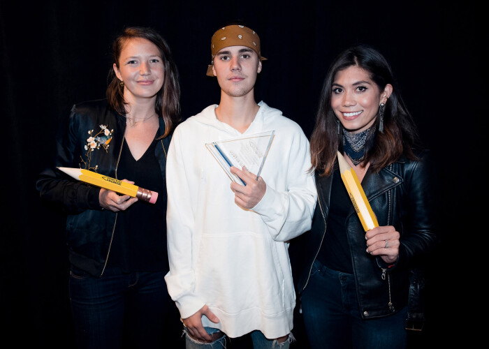 Justin Bieber si-a socat fanii: OMG, te-ai tatuat pe fata! Ce si-a desenat sub ochi