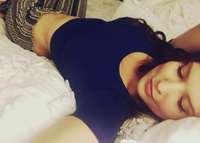 Aceasta femeie fatala iti spune toate secretele! 10 moduri prin care poti sa faci o femeie sa te vrea