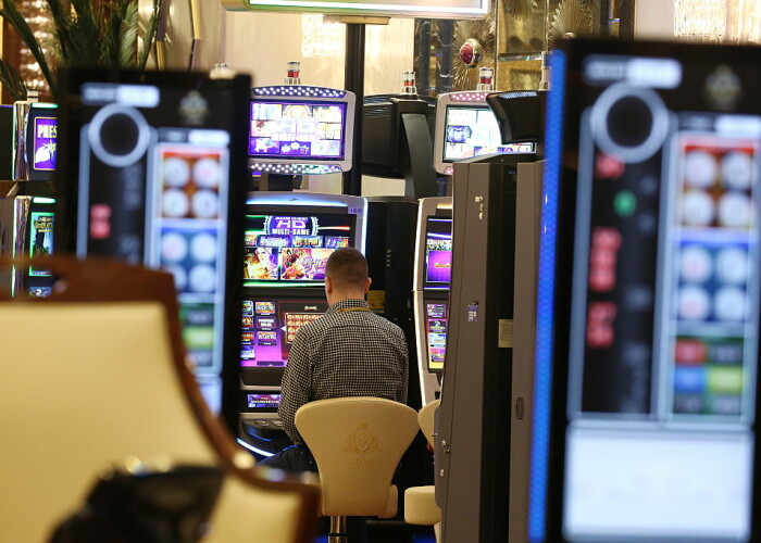 Un star din Premier League a pierdut 18 milioane de euro la casino si a trebui sa se mute intr-o casa mai mica