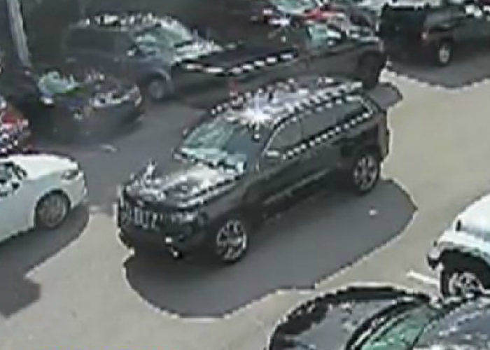 Au reusit sa fure un Jeep de 120,000 de euro in cateva secunde: Metoda i-a lasat masca pe polistiti: VIDEO