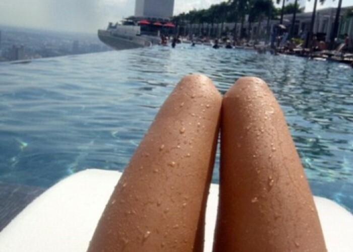 Barbatii nu-si pot dezlipi ochii de la aceste picioare pana afla povestea pozei. Ne-a pacalit