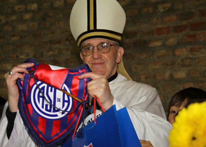 Dorm mai mult, citesc ce imi place, ascult muzica. Cum arata o zi din viata Papei Francisc! VIDEO