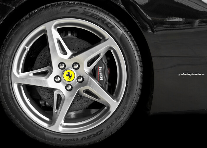 (P) Pirelli iti inlocuieste o anvelopa in cazul unei pene