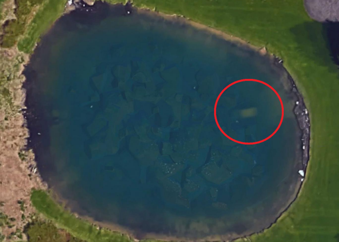 Descoperirea cutremuratoare pe fundul unui lac. Ce se afla in imaginea din Google Maps