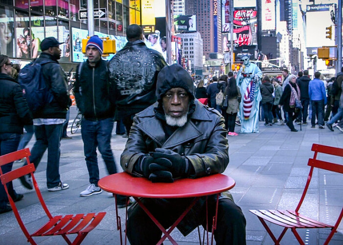 Get busy living or get busy dying. Cum vede un barbat societatea moderna dupa 44 de ani petrecuti la inchisoare. Documentar