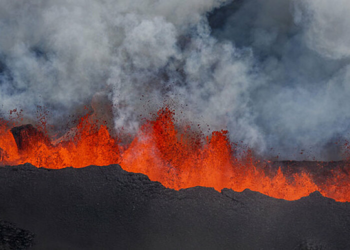 Imaginile sunt senzationale: Eruptia unui vulcan, surprinsa cu ajutorul unei drone! VIDEO