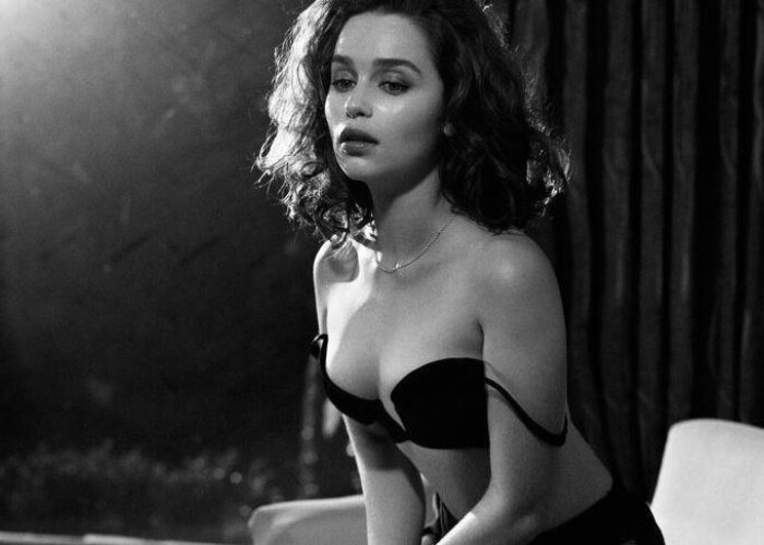 Emilia Clarke a fost desemnata cea mai sexy femeie in viata de revista Esquire