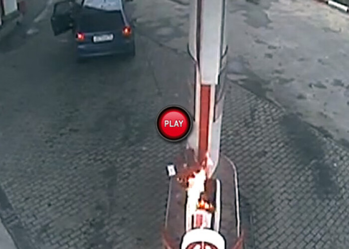 Cum a reusit ACEASTA FEMEIE sa dea FOC unei POMPE DE BENZINA! VIDEO