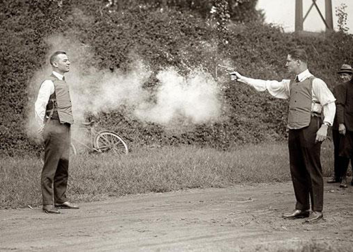 Charlie Chaplin asa cum rar a fost vazut sau o sinucidere frumoasa : Uite 15 fotografii care au scris istoria: GALERIE FOTO