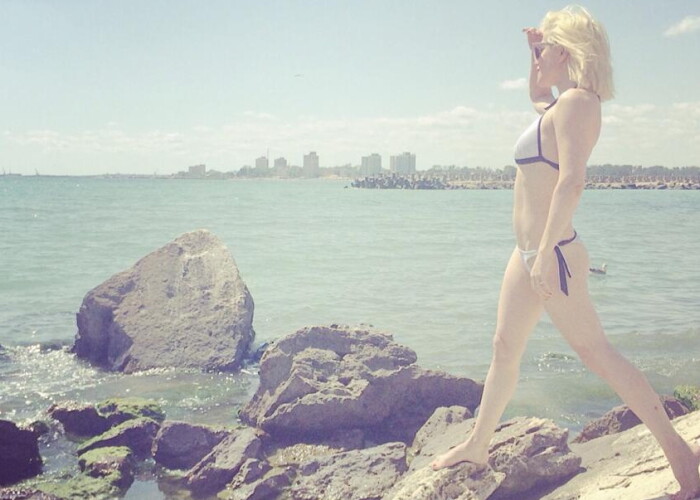 Arata incredibil de bine: Loredana in costum de baie! FOTO