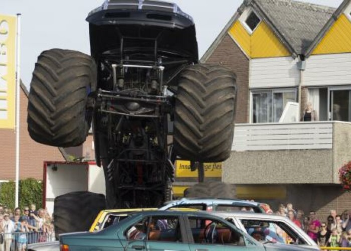 Un monster truck a accidentat mortal 3 oameni in Olanda, in timpul unei demonstratii! VIDEO