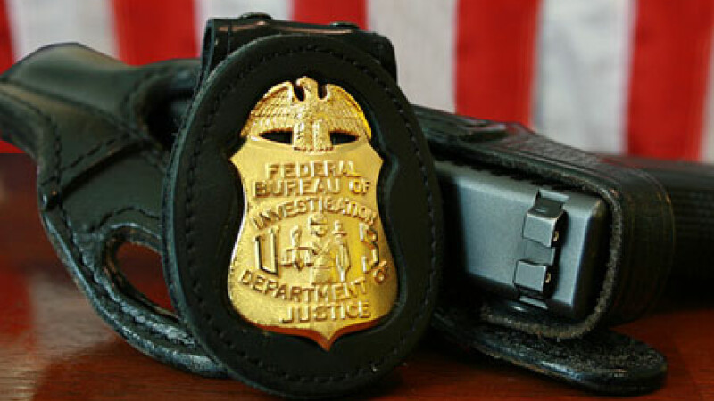 FBI - insigna si pistol