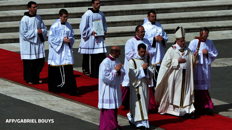 Papa Francisc in 3D ceremonie Vatican