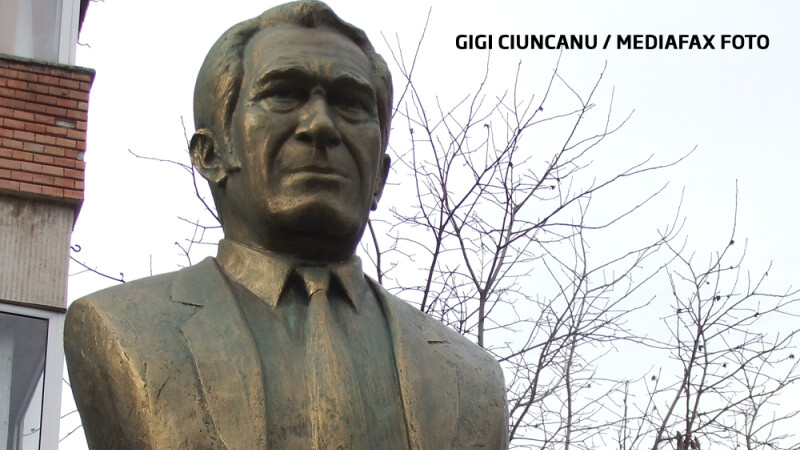 bust Sergiu Nicolaescu la Targu Jiu