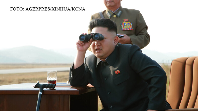 Kim Jong Un se uita prin binoclu FOTO AGERPRES