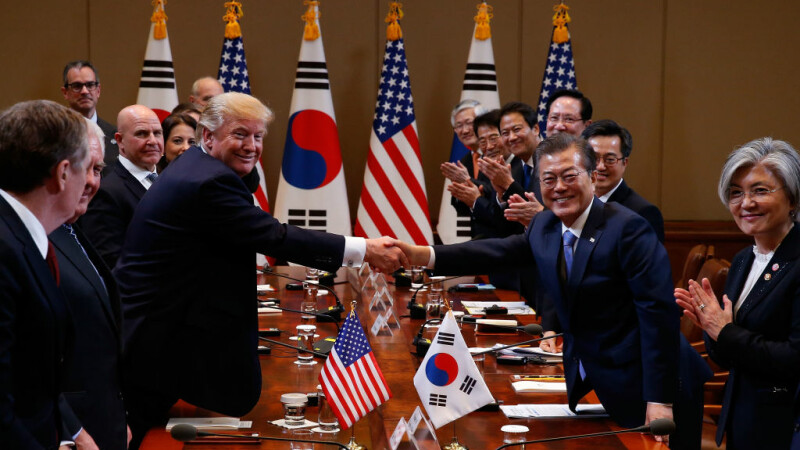 Donald Trump si Moon Jae-in