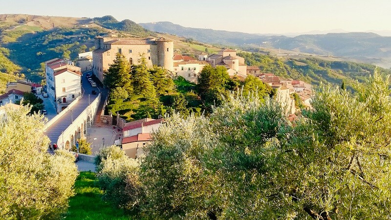 Satul italian în care poți să-ți cumperi o vilă cu un 1 dolar