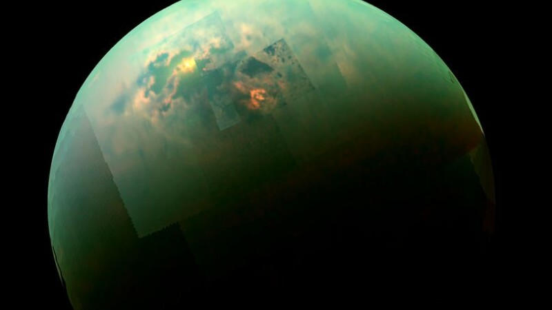 Titan, luna Saturn