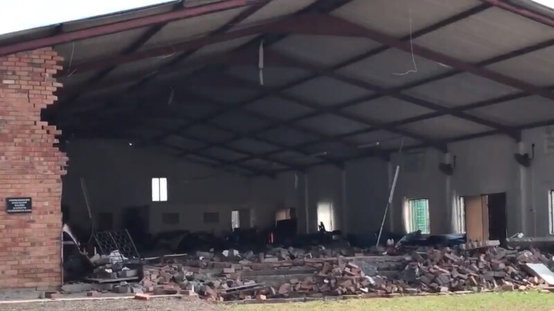 Cel puţin 13 morţi, după ce acoperișul unei biserici s-a prăbușit în timpul slujbei