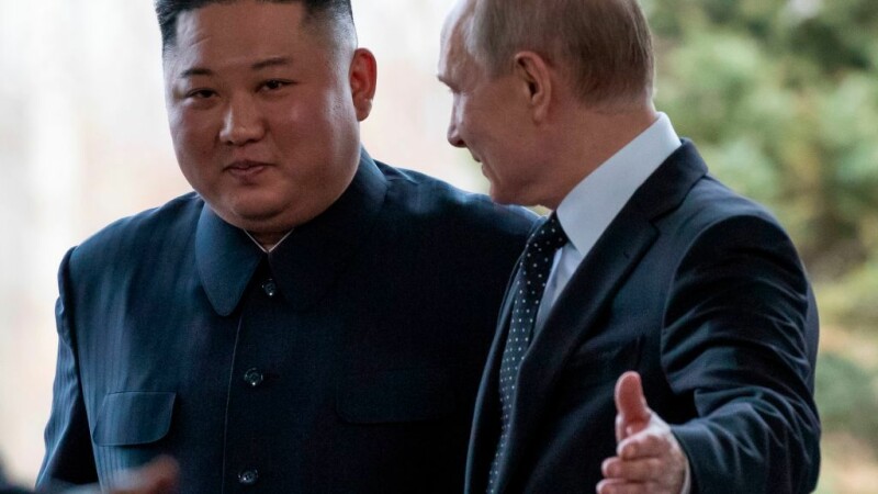 Gestul făcut de Vladimir Putin la întâlnirea istorică cu Kim Jong-un. VIDEO - 8