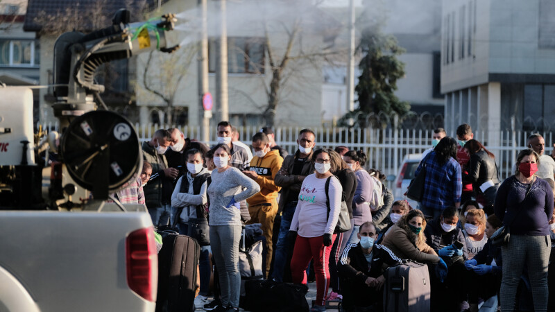 Mii de persoane au așteptat pe aeroportul din Cluj-Napoca, pentru a pleca la muncă în străinătate