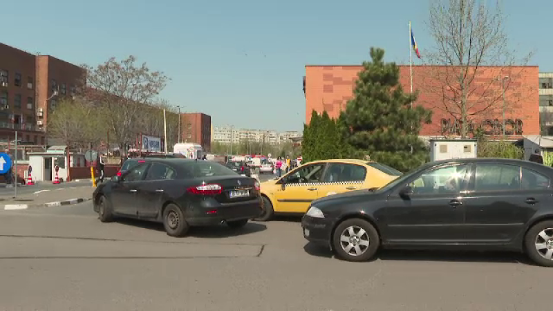 Românii combat pandemia cu aglomerări în oraș. Ce s-a întâmplat într-o piață din București